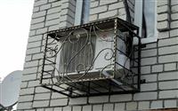 Có nên che cục nóng điều hòa khi trời mưa?