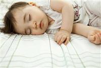 Bác sĩ mách mẹ mức nhiệt độ điều hòa CHUẨN NHẤT, con nằm cả ngày